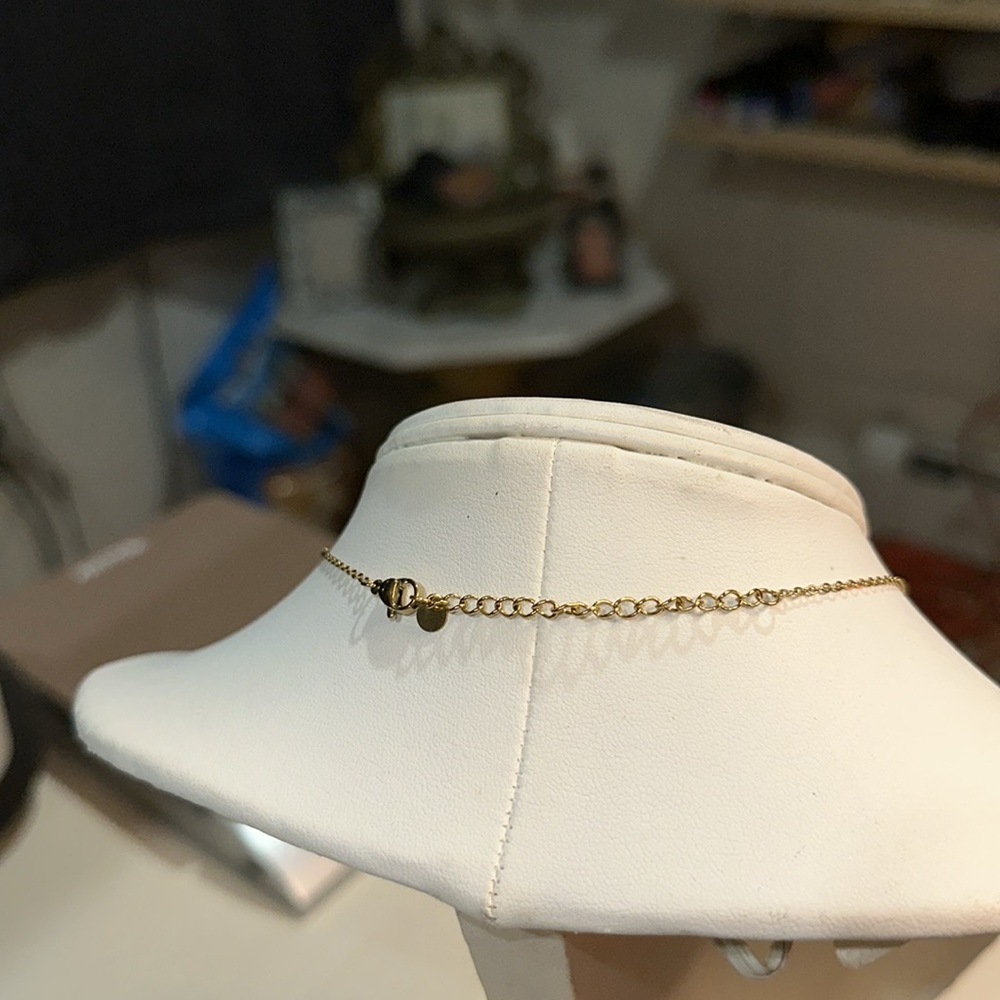 in fashion lv necklace 18” long - Picture 10 of 14